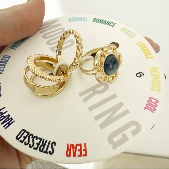 NWT Urban Outfitters Gold Mood Ring Stack, Size 6 - Picture 3 of 3